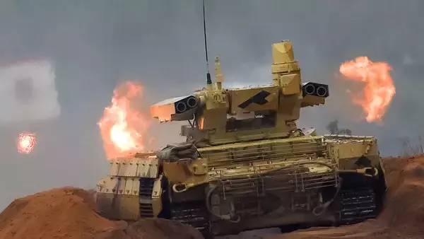 「未来の戦車か先祖返りか？ 今後を占うかもしれないロシアのBMPT「ターミネーター」」の画像