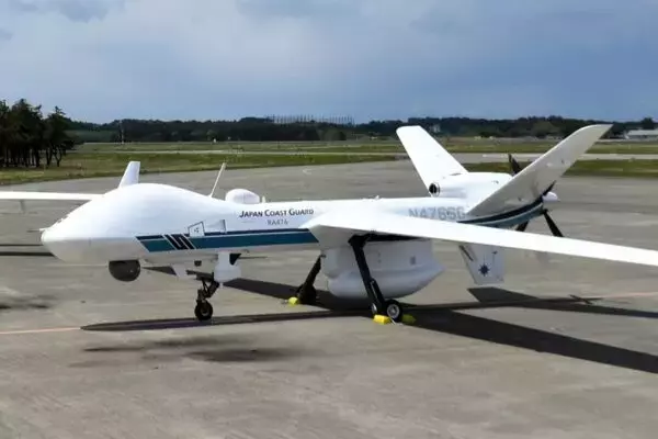 「海自の無人機「空飛ぶレーダーサイト」に変身か!? 「防衛の空白埋める」「働き方も変わる」新たな使い方とは？」の画像