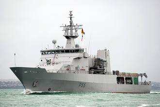 ニュージーランド 太平洋トンガの救援に軍艦2隻を派遣 被災地の写真も