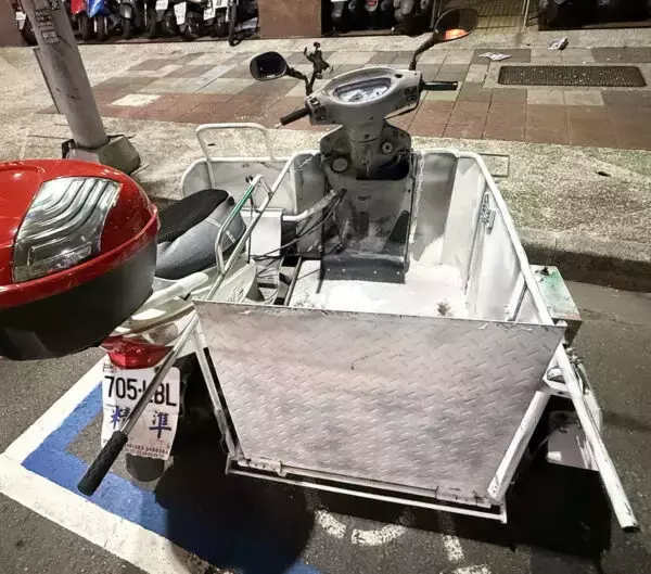 政府が推奨!? スクーターを真っ二つにした「トンデモ魔改造」に補助金も バイク王国台湾では“ポピュラーな車両”って!?