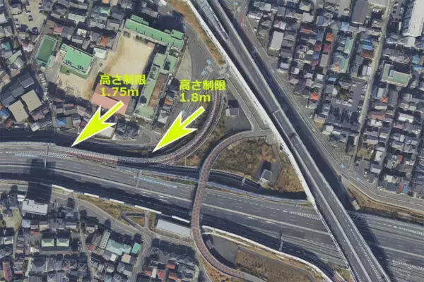 激低っ！「提灯殺しのガード」が千葉にもあった！ しかも「高速道路の下」に 実は最近長くなった？