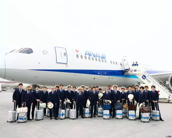 「CAさんがユニフォーム着てる！」 サッカー日本代表のANAチャーター機、“別世界”の機内に反響集まる そのスゴい中身とは