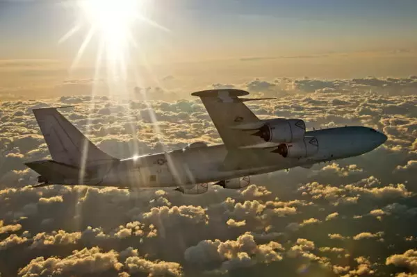 「パッと見は旅客機、実は米軍の“核戦争の司令塔”!? 国家レベルの役割を担う恐るべき特殊任務機とは」の画像
