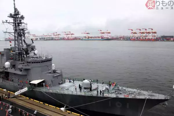 ヘリ格納庫になぜ「チャリ」が!? 護衛艦「むらさめ」に“超ローテク装備”が積まれている切実な事情とは