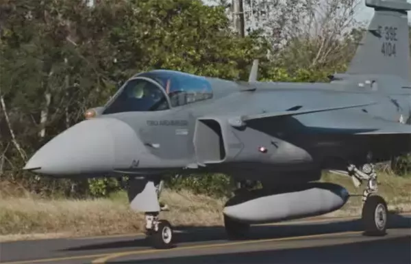 南米仕様の超音速機「F-39E」国外演習に“初参加”ベース機体は「グリペン」しかしブラジル向きの特殊な機体である理由とは