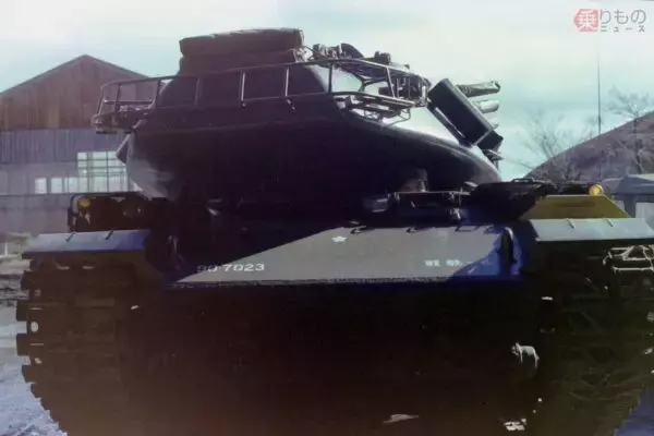 「【懐かしの自衛隊】え、デジタル迷彩の61式戦車!? 国産の最新鋭戦車として74式戦車が脚光を浴びていた1970年代」の画像