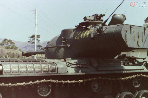 【懐かしの自衛隊】え、デジタル迷彩の61式戦車!? 国産の最新鋭戦車として74式戦車が脚光を浴びていた1970年代