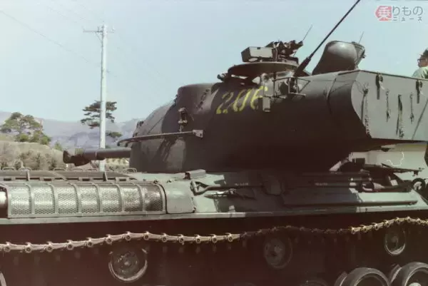 「【懐かしの自衛隊】え、デジタル迷彩の61式戦車!? 国産の最新鋭戦車として74式戦車が脚光を浴びていた1970年代」の画像