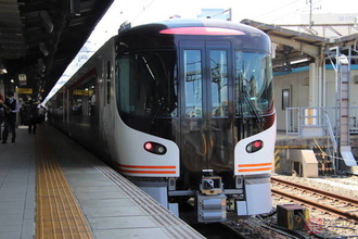 新型HC85系「特急ひだ」に試乗 ハイブリッド車初の120km/h運転 "新感覚"あちこちに