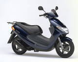 「人呼んで「通勤快速」 スズキのド定番スクーターの39年 いかにもスズキな“売り方”とは？」の画像1