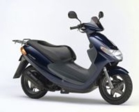 人呼んで「通勤快速」 スズキのド定番スクーターの39年 いかにもスズキな“売り方”とは？