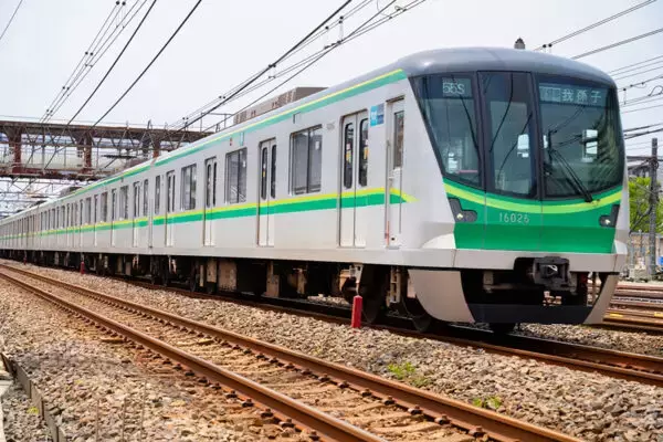 東京メトロの巨大駅でユニーク実験！「リアルタイムに空いている号車へ人を誘導」して混雑緩和へ カメラで人数カウント