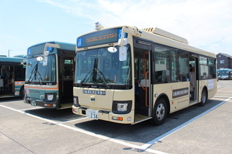 「あれ、けっこう速い」路線バスに続行する自動運転バス 埼玉で実験中 道路もちょっと変えた