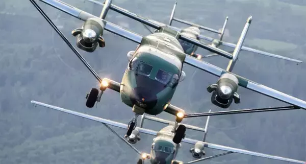 曲芸飛行の世界王者が“自爆ドローンハンター”に転身！ プロペラ機で数百機撃墜か ウクライナ政府が活動を公開