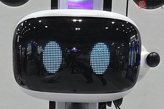秋葉原でもう働いている!?「駅すぱあと」と連携する案内ロボット「ugo」の驚くべき拡張性と社会実装のリアル