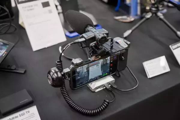 「SNS時代にプロはどう映像を作るのか キヤノン／ニコン／パナソニック／Samsungの展示に見る「技術力」」の画像