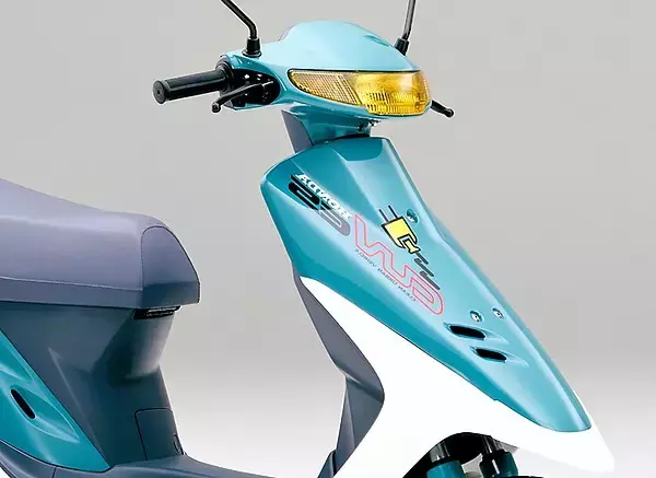 これがカブ!? よく見ろ“ビミョーに名前が違う”だろ――30年前のホンダが放った「世界初の市販電動バイク」とは？ 20年後に再来！