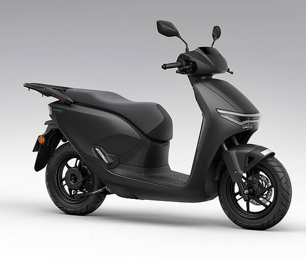 これがカブ!? よく見ろ“ビミョーに名前が違う”だろ――30年前のホンダが放った「世界初の市販電動バイク」とは？ 20年後に再来！