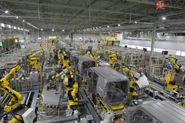 「じつは「ボンゴ」の末裔？ “電動ハイエース”の座を狙う韓国の新型EVバン 生産拠点からスゴかった！」の画像