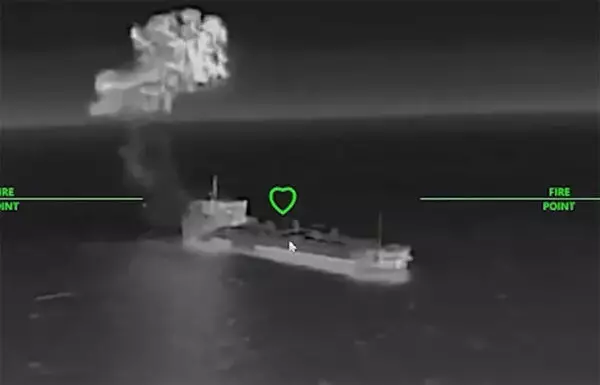 ウクライナ軍の“海の刺客”がロシア「影の船団」に突撃！ タンカーが“大爆発する瞬間”を捉えた鮮明映像を公開“90隻以上が標的”