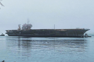 寂しげな姿 元アメリカ第7艦隊の空母「キティホーク」解体に向けた最後の航海