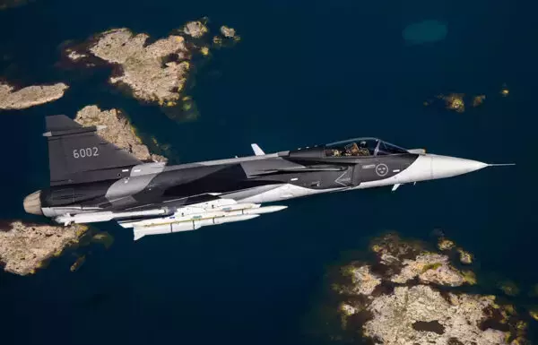 ウクライナにスウェーデン製戦闘機供給でイギリスが「雇用が強化される」と大歓迎!? その理由とは？