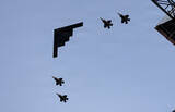 「「音を聴け」米空軍 建国250周年でB-2＆F-35首都ワシントンD.C.上空を通過する“轟音”映像を公開」の画像1