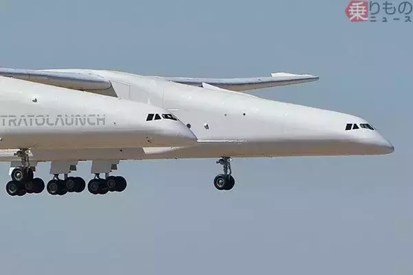 まるで双頭竜 「世界最大の怪鳥飛行機」が「マッハ5超の爆速機」をブッ放す！ 驚愕の一部始終が公開される