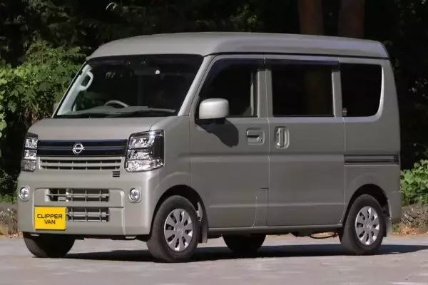 日産が新型「車中泊できる軽バン」発売へ！ 荷室アレンジ“無限級” これが「動く部屋」の実力か