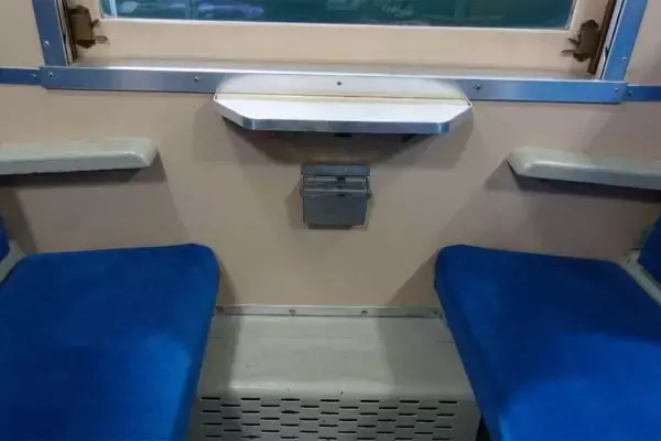 「平塚まで禁煙」ってどういうこと？ 男性喫煙率83％で駅も車内も「モクモク」 別世界だった昭和の鉄道