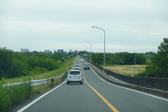 「川幅日本一」を貫く県道が大変貌中!? 高崎線エリアと東上線エリアを結ぶ幹線道路「4車線化」まもなく交通切り替えも 実は今後の超重要道路！
