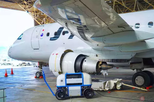「旅客機「エンジンを泡洗浄」でなぜ燃費UP？JALが国内初導入 超ナルホドなその効果」の画像