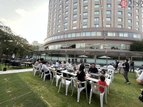 「うわ飛行機デカッ！」空港脇ヒルトン“20年続くBBQ”が全面刷新！ お値段6500円も「コレ、大アリじゃ…？」