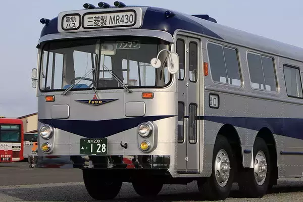 60年前の大型“3軸”レトロバス復活！「三菱MR430」のべ千人で奇跡の復元 加速いいぞ…！