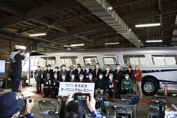 「60年前の大型“3軸”レトロバス復活！「三菱MR430」のべ千人で奇跡の復元 加速いいぞ…！」の画像