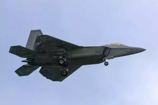戦闘機の「ステルス化」は無敵じゃない!?「ステルス破り」狙う最新レーダー 終わりなき技術競争