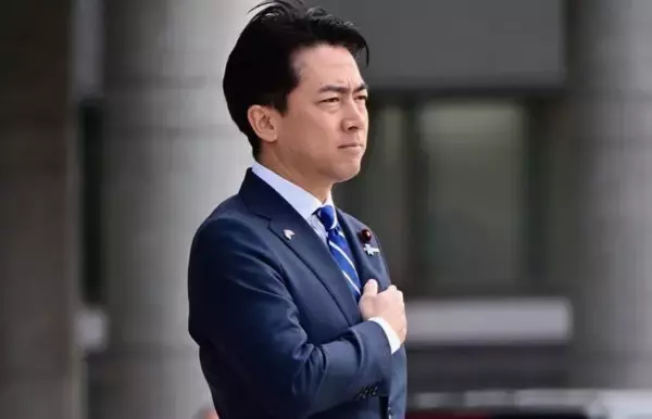 「誇りに思う」小泉防衛相が絶賛！ 自衛官が高速道路で渋滞を解消するために故障車両に迅速対応