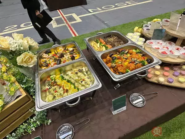 「今日は空港の格納庫に泊まります」現実に!? 前代未聞「格納庫キャンプ」を体験したら「あれ？イイぞ!?」