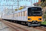 「東武線「最大のターミナル」に未来感あふれる改札機が登場！ 全国の鉄道事業者へ普及目指す 手ぶらで通過が可能」の画像1