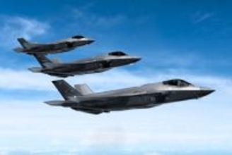 最新戦闘機「F-35」ようやく本気の量産へ 7年遅れの“低率生産”解除 その先の世界とは