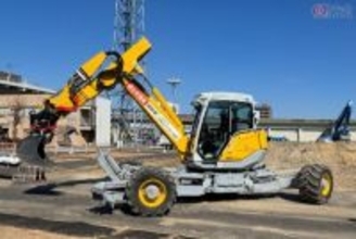「脚」で川渡り、崖登る!? 異形の重機「スパイダー」災害復旧でも活躍！ 日本にわずかの激レア機 関係者にハナシ聞いた