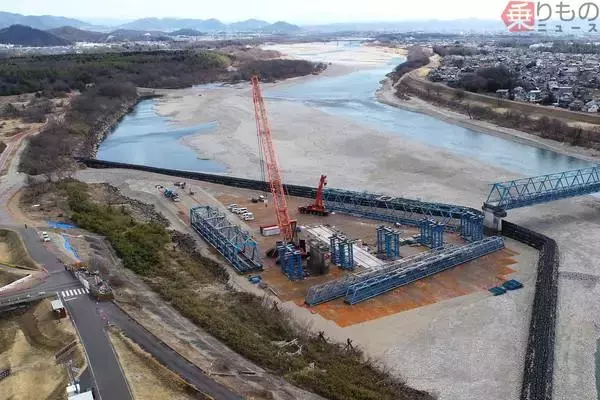 通行止めから約5年、迂回4kmがゼロに！ 豪雨で傾いた橋“まさかの新形式”で復活へ　地元住民待望の交通路