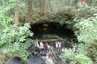 富士山なのに気温33度！→ここ来りゃ「3度」 涼しさ天国級のひんやりスポットを体感 ただ「見た目は地獄みたい」