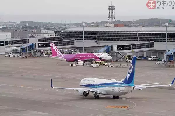 「ギネス級の巨大な珍客」中部空港に降臨！ 駐機場では”世界最強級の怪鳥機”が並ぶ珍事…その驚愕の全貌
