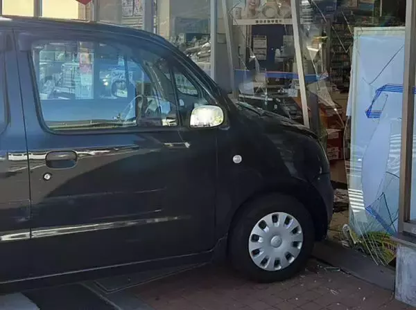 アクセルとブレーキ踏み間違い事故は「日本が突出」？ 一体なぜなのか 意外と根深い問題