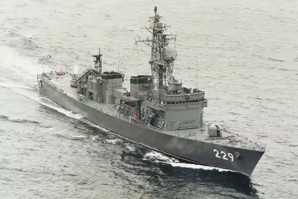 戦後初！ 日の丸戦闘艦の海外移転「あぶくま型護衛艦」のフィリピン引き渡し 早ければ来年か？