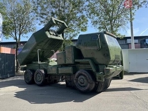 えっ、これ風船!? 本物そっくりの偽兵器が展示会に出現　最新のデコイは通信まで偽装して相手をだます？