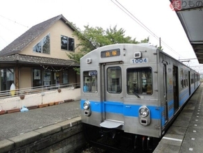踏切の“番人”を真っ二つ！ 鉄道会社が激怒公開 “遮断桿破壊の瞬間” 公式「絶対おやめください」と警鐘