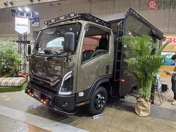 「もはや移動するホテル…」いすゞが本気で作った「高級キャンピングカー」無骨なトラック×極上空間のコラボに衝撃！