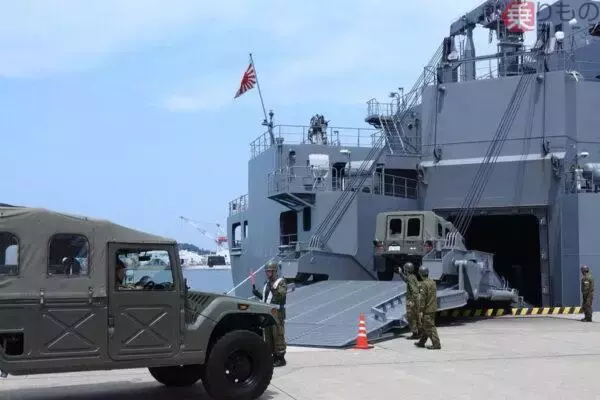 東日本に初登場！ 異色の輸送艦「ようこう」海上自衛官が “たった2人” しか乗っていなかった理由
